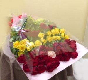 誕生日祝い　61本のバラの花束｜「フラワーショップ花利」　（大阪府羽曳野市の花キューピット加盟店 花屋）のブログ