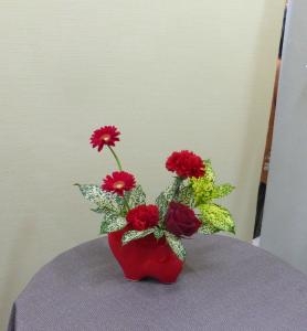 愛妻の日　ハートの器に赤い花、白い花｜「フラワーショップ花利」　（大阪府羽曳野市の花キューピット加盟店 花屋）のブログ
